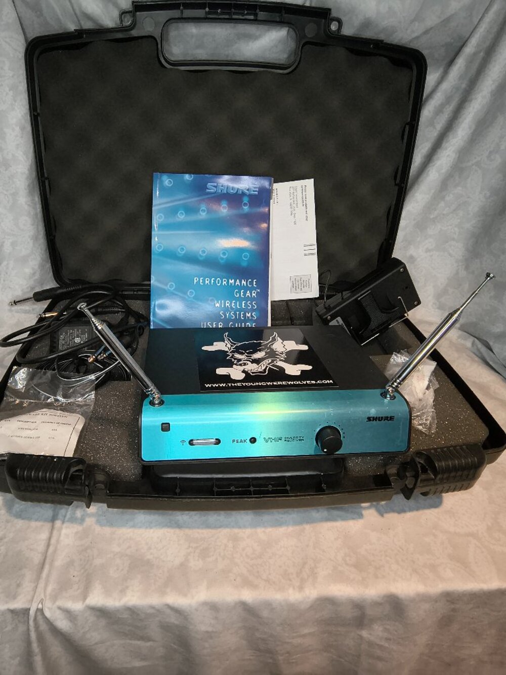 Shure T1G-CC 2002 Used guitar wireless system with hardshell case and cables